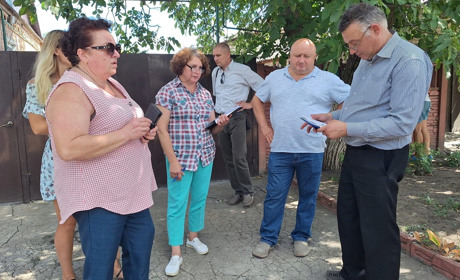 Свинарник у середмісті Лозової спричиняє навалу щурів і мух. Чи реагує влада на звернення людей