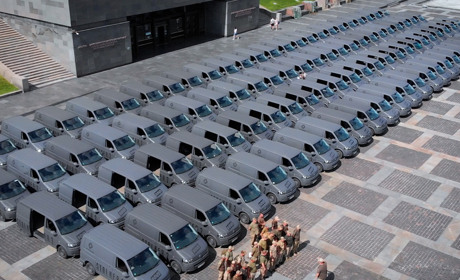 Підрозділи ДПСУ отримали від фонду MK Foundation 100 бусів Volkswagen