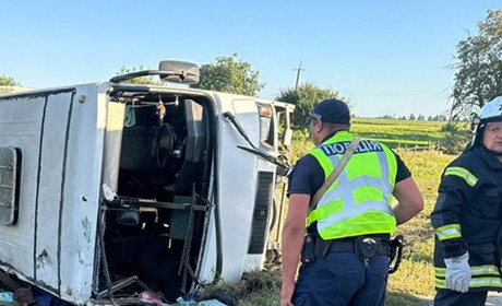 На Старокостянтинівщині перекинувся автобус з дітьми: є загиблі. Оновлено