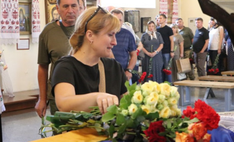У Полтаві провели в останню дорогу загиблого Героя Сергія Пожидаєва з Волновахи