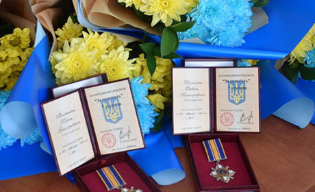 Родини загиблих Героїв зі Старокостянтинівщини отримали високі державні нагороди