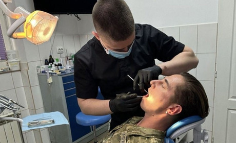 Безоплатні медичні послуги з лікування зубів можуть отримати військові та ветерани