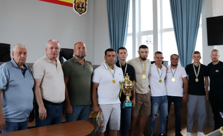 Нагородили кращих гравців команд і переможців чемпіонату міста Ніжина з мініфутболу серед дорослих