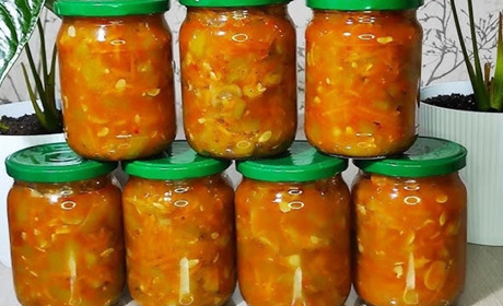 Готуємо сьогодні: салат з кабачків та печериць з соусом сацебелі