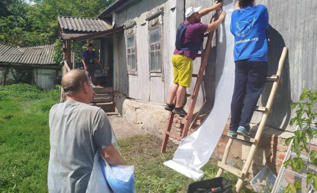 Волонтери передали допомогу після обстрілу жителям двох сіл Есманьської громади
