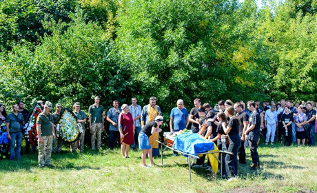 У Кагарлику провели в останню путь Олександра Вашеку. Він бив ворога на Харківщині