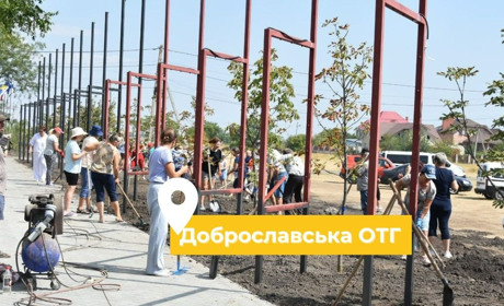 У Доброславі відкриють Алею Героїв: 150 мешканців вийшли на толоку, щоб пришвидшити роботи
