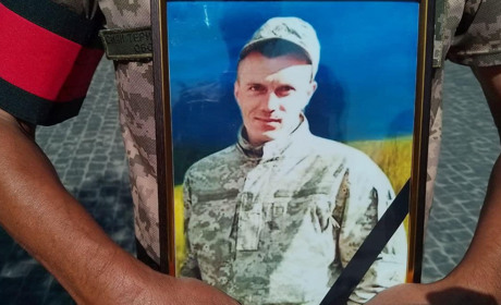 У Сумах в останню путь провели захисника з Глухівщини Андрія Ребенка