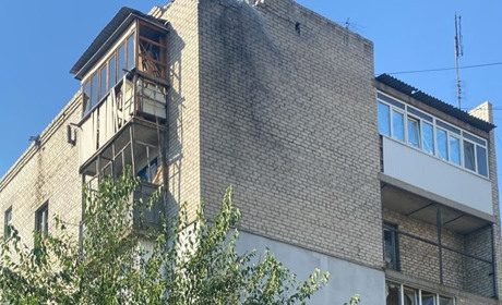 Покровськ та Мирноград під масованими обстрілами: десятки пошкоджених об'єктів та поранені цивільні