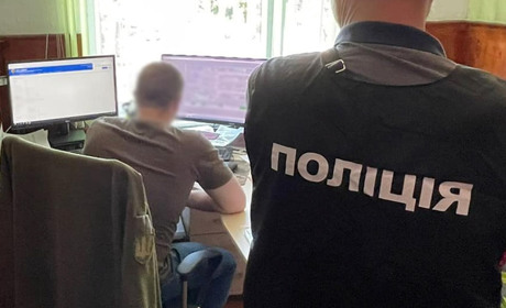 Хабар у $1000 за виключення з військового обліку: поліція затримала працівника ТЦК