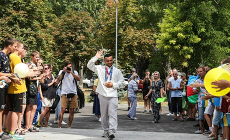 «Моє серце завжди у Запоріжжі». Олімпійський чемпіон Парвіз Насібов привіз медалі у рідне місто