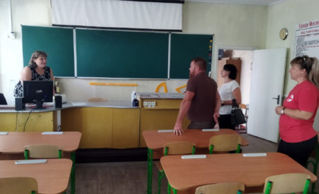 На Луганщині окупанти перевірили готовність шкіл до 1 вересня. Інспектували будівельників Татарстану