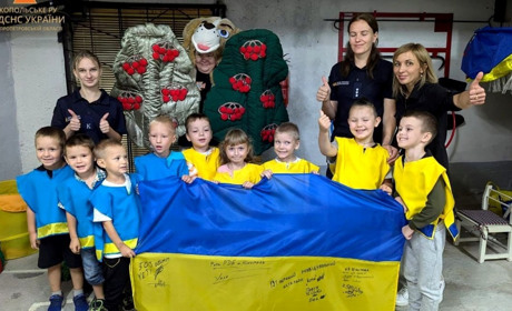 У Нікополі рятувальники разом із фахівцем з безпеки провели захопливий урок для дошкільнят
