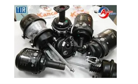 Що вказує на несправність енергоакумулятора на Renault Magnum