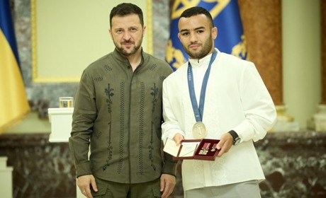 Президент України нагородив запорізького олімпійського призера та його тренера