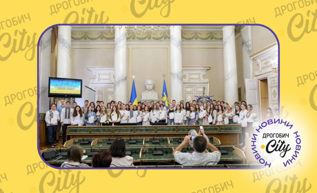 Ученицю з Дрогобиччини, яка здобула 800 балів у НМТ, нагородили подякою та премією