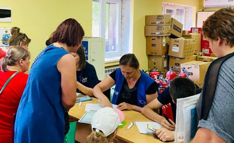 У Покровську 200 родин з дітьми отримали гігієнічні набори від благодійників
