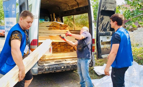 БФ "Янголи Спасіння" надав будівельні матеріали постраждалим від обстрілу в Покровську