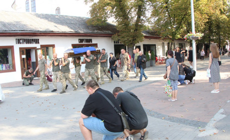 Ніжинці провели в останню путь загиблого воїна Євгена Райна