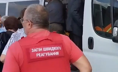 «Там дуже високий рівень небезпеки». Із села на Глухівщині волонтери евакуювали 57 людей
