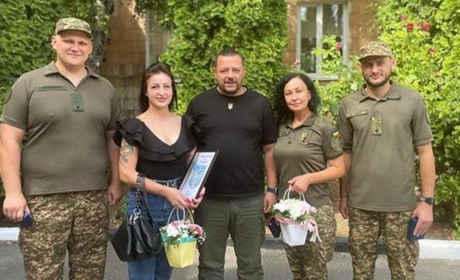 За відвагу і незламний дух. Військовослужбовці з Луганщини отримали відзнаки від однієї з громад