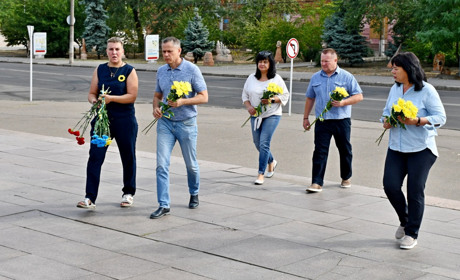 У Нікополі вшанували пам'ять загиблих захисників України з нагоди Дня пам'яті