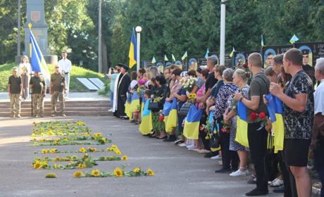 Соняхи пам'яті: в Менській громаді вшанували полеглих захисників України