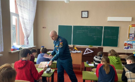 Пропаганда посилюється. На окупованій Луганщині в школах вивчатимуть вірші про т.зв. "СВО"