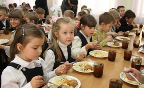 У Запоріжжі вперше за три роки у школах запрацює шкільне харчування. Скільки коштуватиме обід