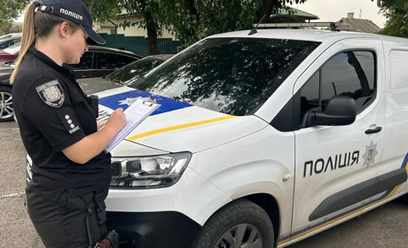 Жителька Южненської громади викрала телефон і картку товариша та витратила понад 60 тисяч грн