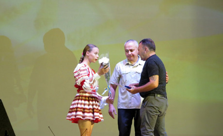 У Жовтих Водах родинам полеглих героїв вручили відзнаки "Почесний громадянин"