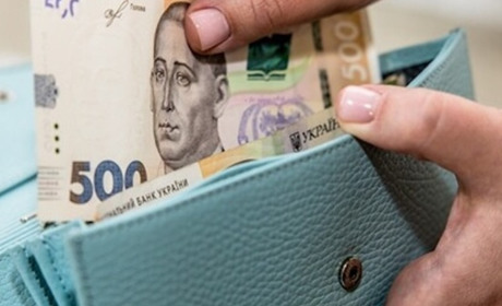 Виплати для внутрішньо переміщених осіб продовжили ще на пів року: хто отримає гроші автоматично