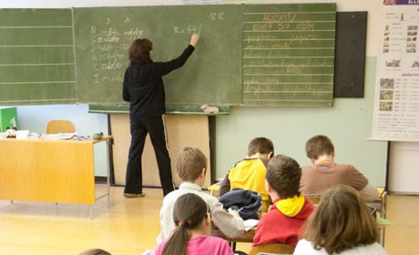 Кабмін змінив порядок зарахування стажу педагогам за кордоном: що відомо