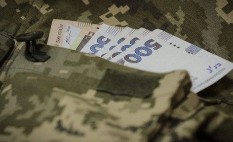 Одна з громад Сватівського району видала грошову допомогу землякам, які воюють на фронті