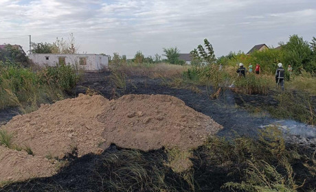 У Кагарлику горіло на занехаяних ділянках: недбальство створило загрозу майну сусідів