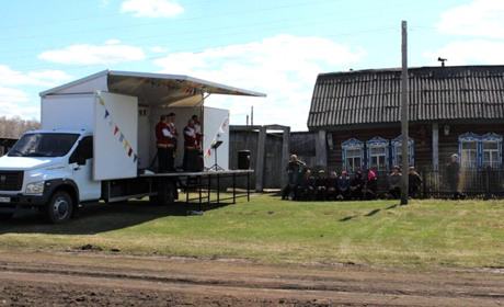 На окупованій Луганщині "оптимізують" заклади культури: замість них їздитимуть "будки на колесах"