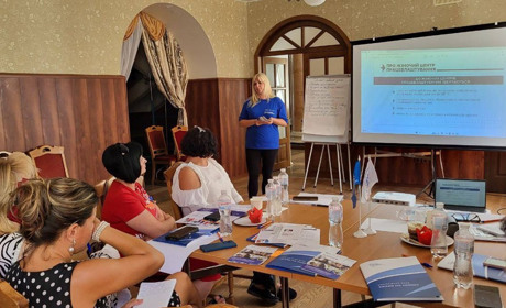 У Жовтих Водах 61 жінка здобула нову професію завдяки "Жіночому центру працевлаштування"