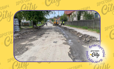 Призупинили через мобілізацію: підрядник розповів, чому не можуть закінчити ремонт по Зварицькій