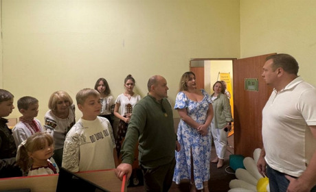 У Дніпрі відкрили Культурний простір Торецької громади, але переселенцям забули повідомити адресу