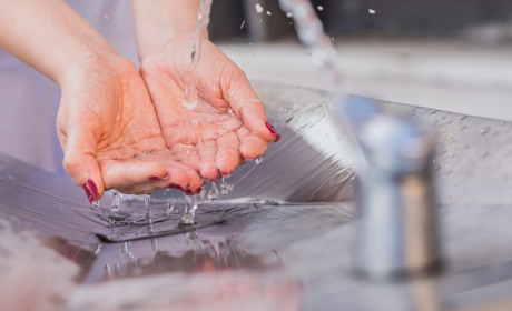 Виконком у Первомайську продовжив дію тарифів на воду для міста та встановив для клієнтів Житло-плюс