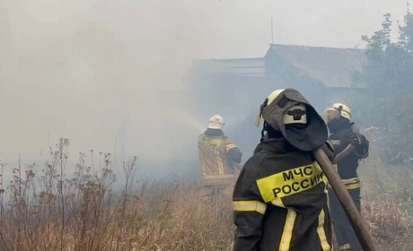Луганщина – у вогні. Пожежа досягла "столиці", жителів просять не виходити на вулицю
