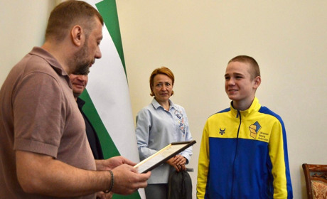 Кожна перемога цінна. Відзначили ніжинського боксера