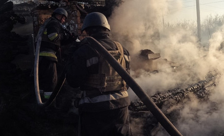 На Шосткинщині ДСНС тричі приборкували пожежі, що виникли в житлових секторах через ворожі обстріли