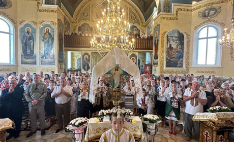 У Суховерхові відслужили Божественну літургію з нагоди 10 річниці освячення храму Трьох Святителів