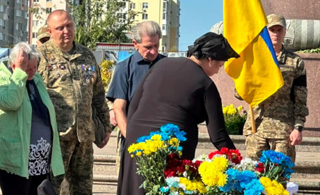 Южненська громада провела в останню путь військового Дмитра Нефьодова (ФОТО)