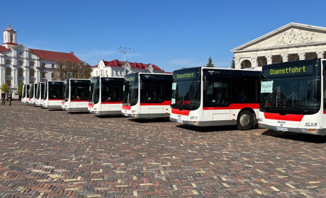 Чернігів отримав великі автобуси від міста Санкт-Галлен для покращення громадського транспорту