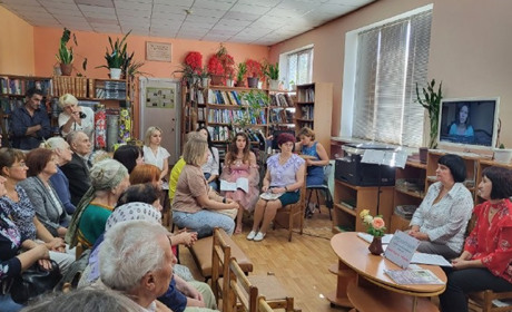 У Гадячі презентували випуск літературного альманаху "Мистецьке гроно", присвяченому Олені Пчілці