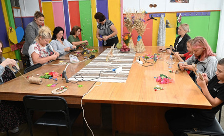 Сувеніри-обереги захисникам і захисницям до свята: майстерка в Кагарлицькому МЦКД