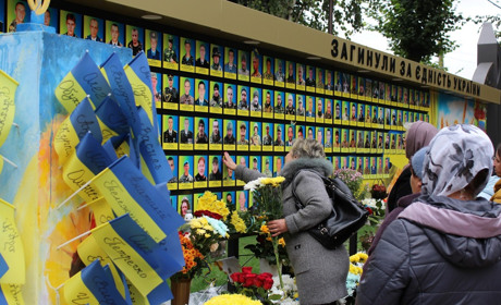 У громаді вшанували захисників: вручили нагороди, відкрили пам'ятні дошки, провели панахиду