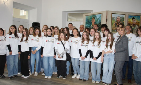 Проєкт «Слава Героям!»: у Старокостянтинові відкрили виставку портретів загиблих захисників